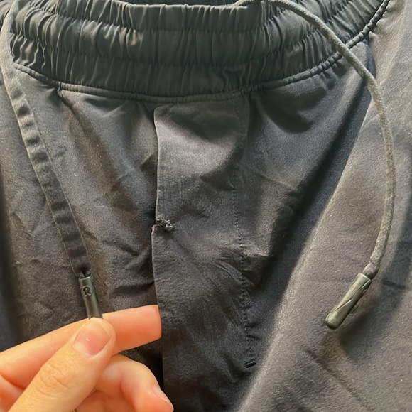 Lululemon Pace Breaker Out Of Mind Liner 9" Black Sz Large minor flaw in front - Picture 3 of 9